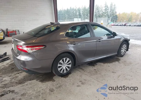 2020 Toyota Camry Le Hybrid z USA, uszkodzony, nr VIN 4T1C31AK5LU543329